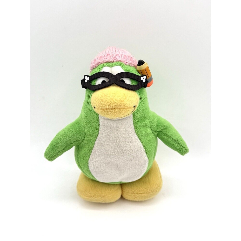 Vintage  Club Penguin Aunt Arctic Series 3 plush toy 6.5”